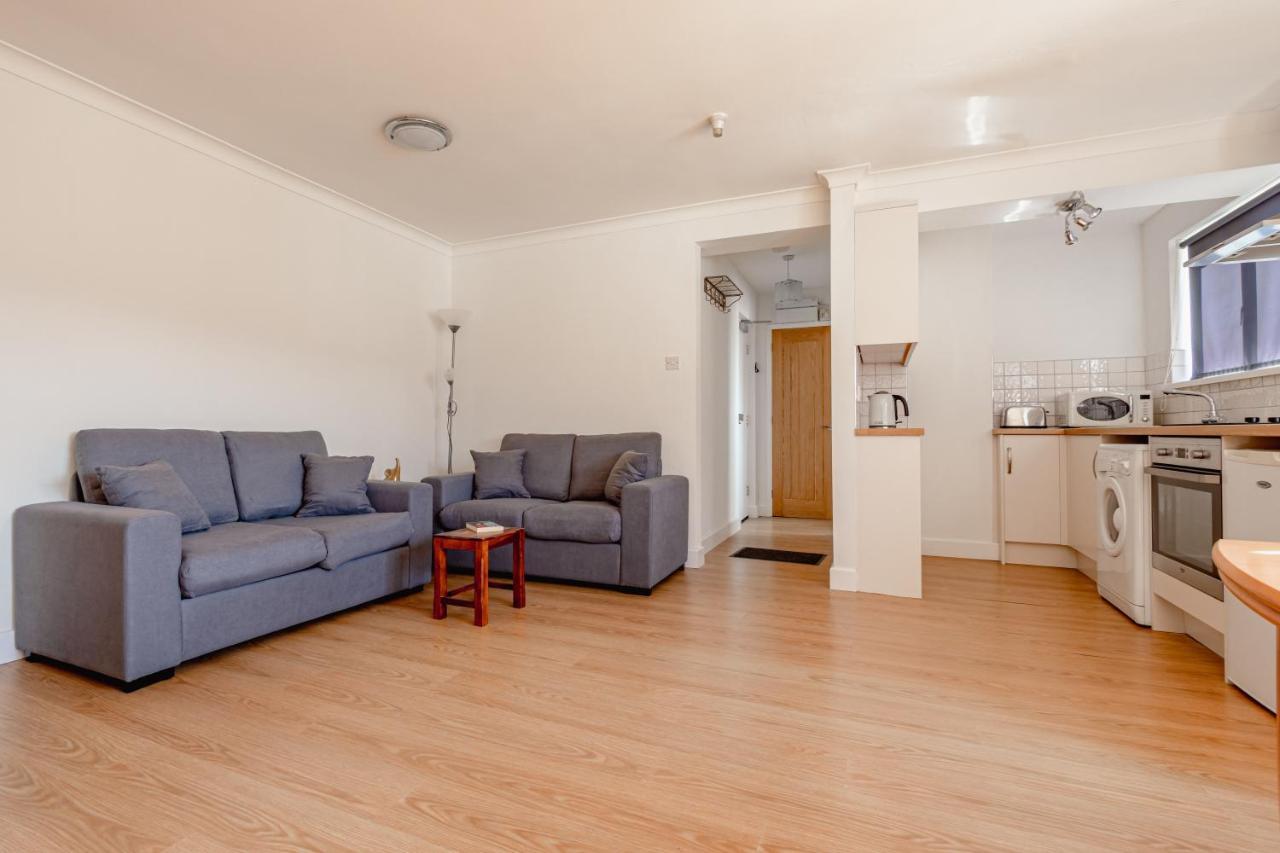 Luxury 2 Bed Room Lake View Apt Bowness Parking Exterior foto